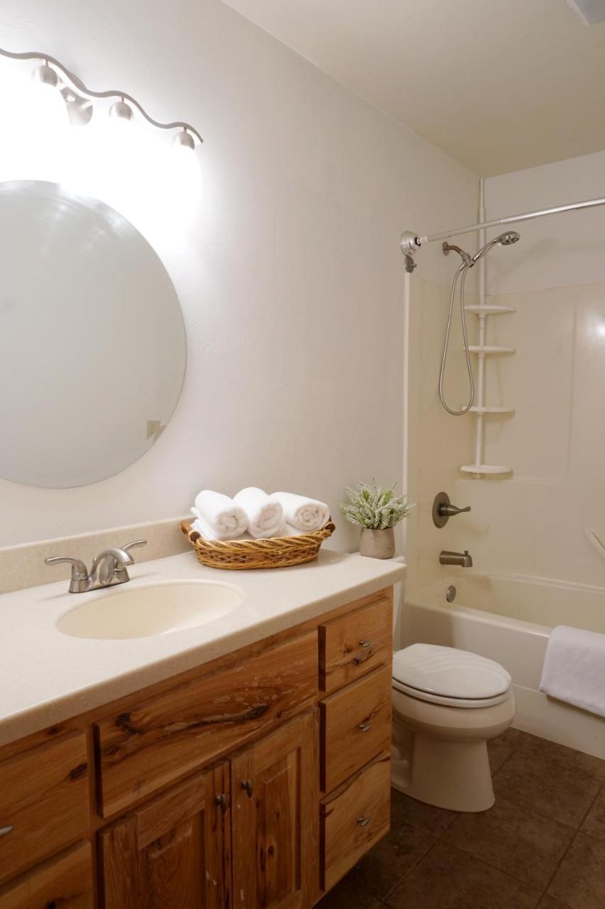 Hotel The Aspen West Yellowstone Esterno foto